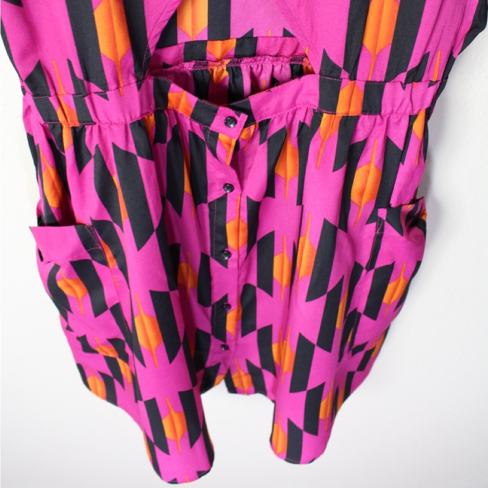 Bold Geometric Allen B. by Allen Schwartz Short Sleeved Cut Out Back Dress - Picture 11 of 14